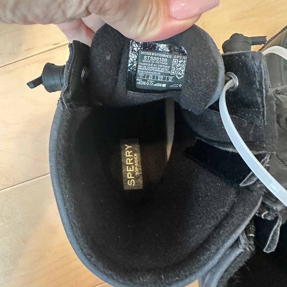 Women’s Sperry salt water snow boot - Picture 8 of 8